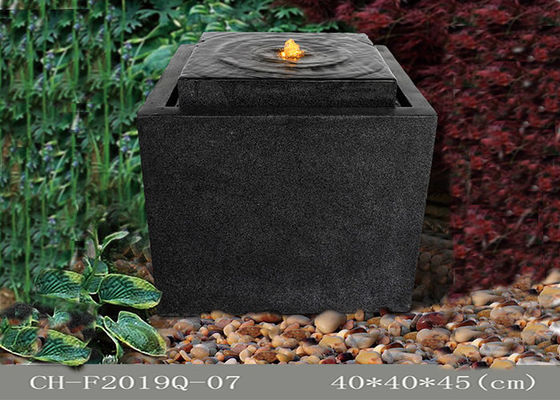 China El cuadrado de piedra Polyresin del efecto llevó la fuente de la agua ligera al aire libre proveedor