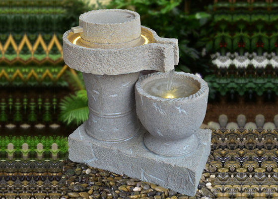 El agua contemporánea hecha a mano ofrece al aire libre proveedor